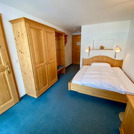 Alpina Hotel 3*